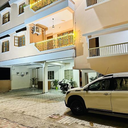 Zoomstay - 3Bhk Apartments Варанаси Экстерьер фото