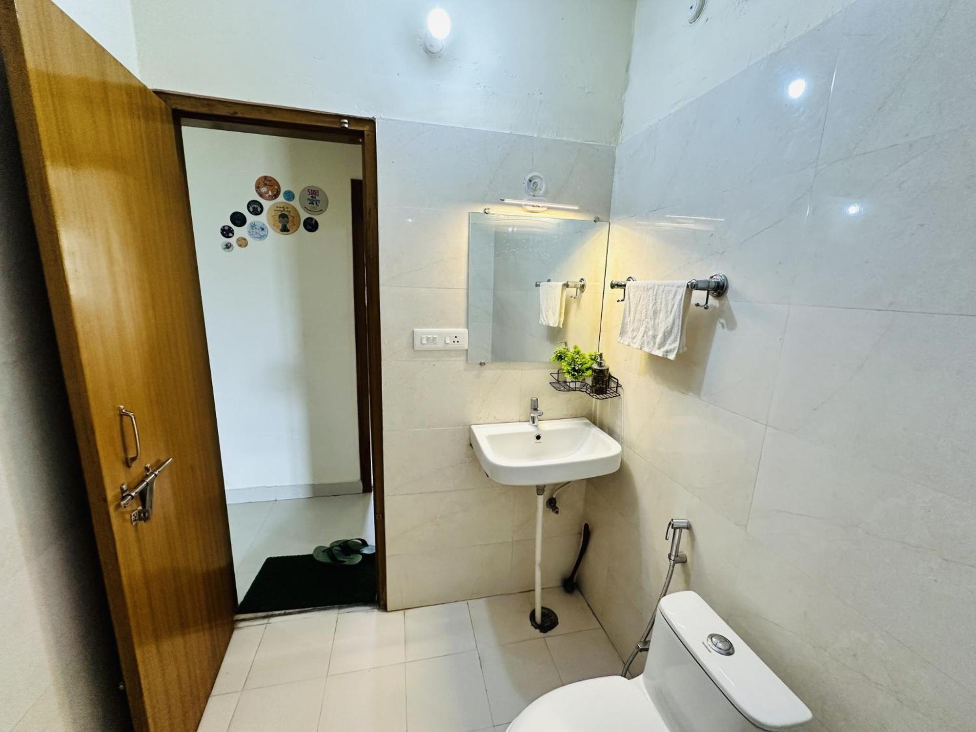 Zoomstay - 3Bhk Apartments Варанаси Экстерьер фото